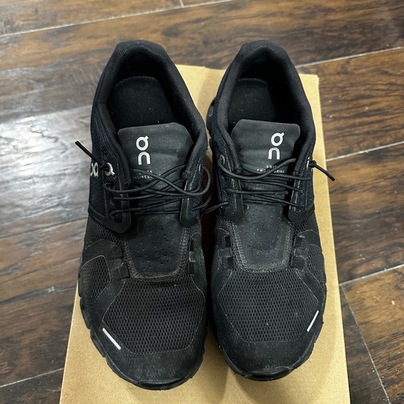 On Running Women’s Black Shoes - Picture 1 of 4